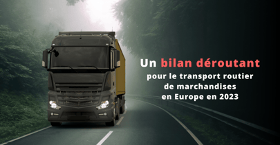 un-camion-noir-roulant-sur-la-route-dans-la-brume