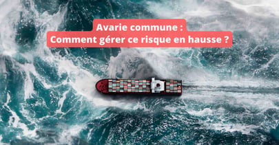 Navire porte-conteneurs dans une tempête.