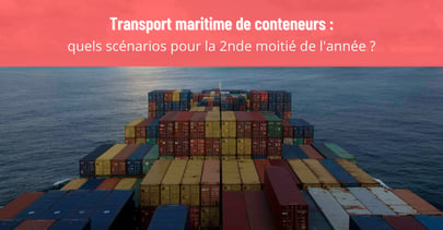Navire porte-conteneurs en train de naviguer.
