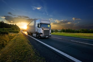 Camion sur une route