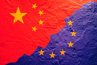 Drapeaux Chine et UE