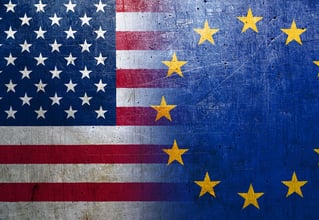 Drapeaux des États-Unis et de l'Union européenne