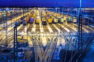Fret ferroviaire de nuit.