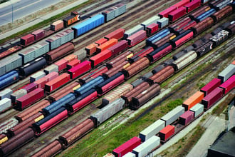 Vue aérienne de trains de fret