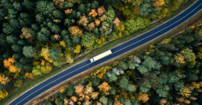 vue-aérienne-camion-route