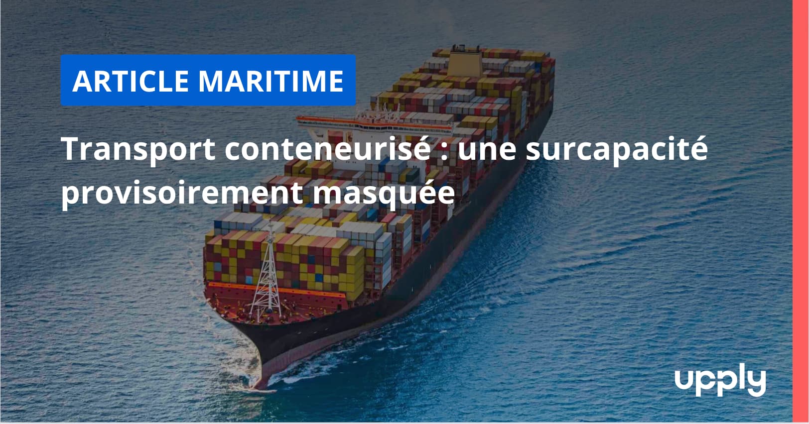 vu-aérienne-un-navire porte-conteneurs-en-mer