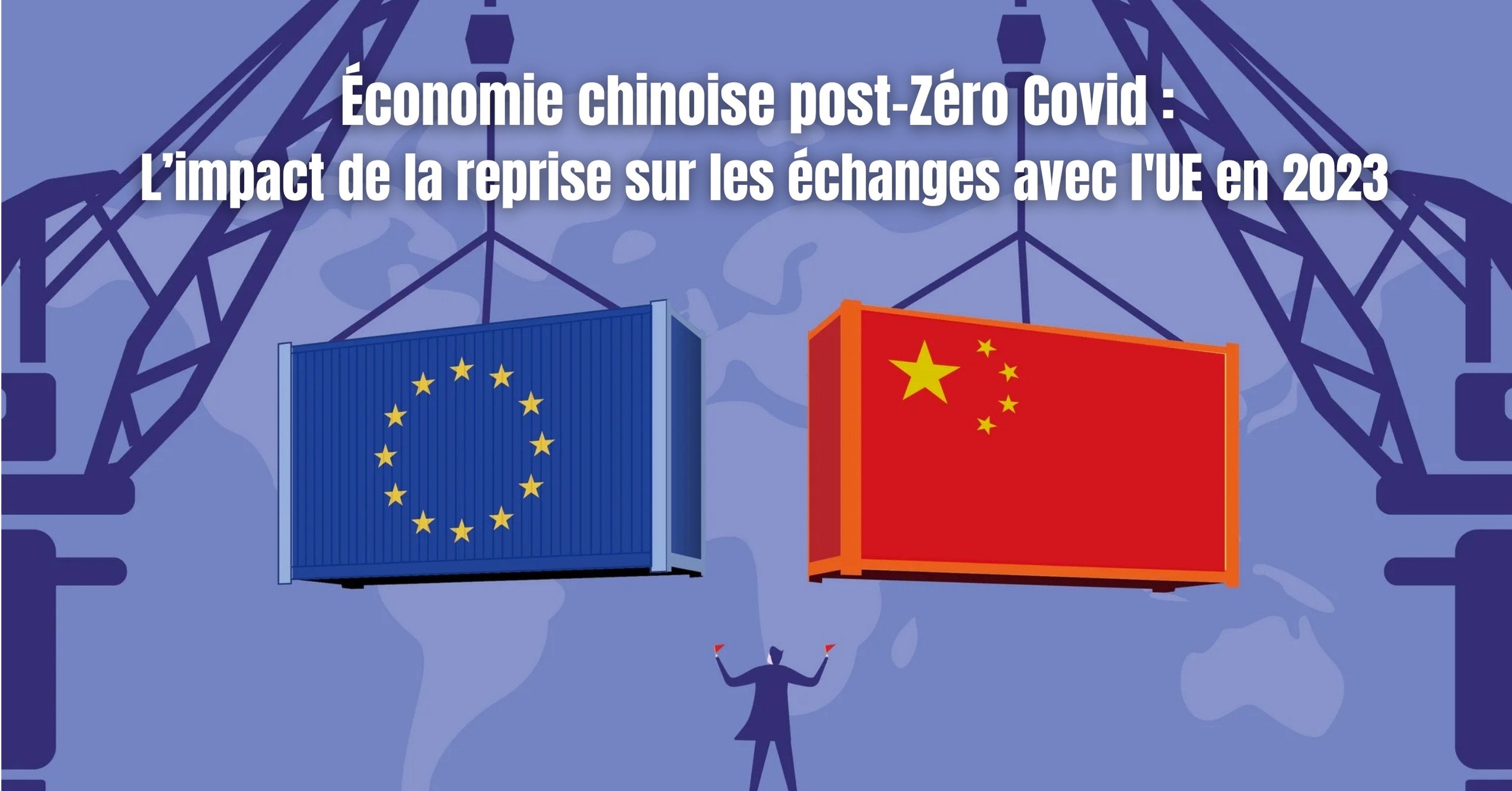 Grue à tour soulevant des conteneurs chinois et des conteneurs de l'UE.
