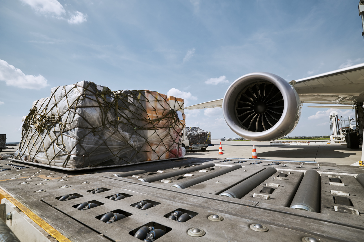 Air cargo: demand is accelerating, supply is contracting